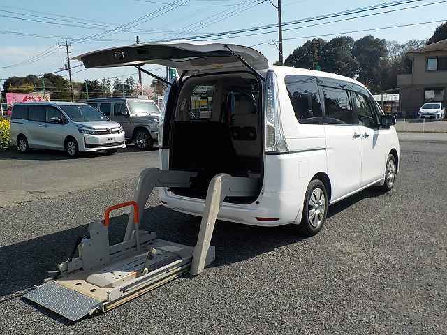 福祉車両　レンタカー　車椅子　リフト　セレナ(1039)