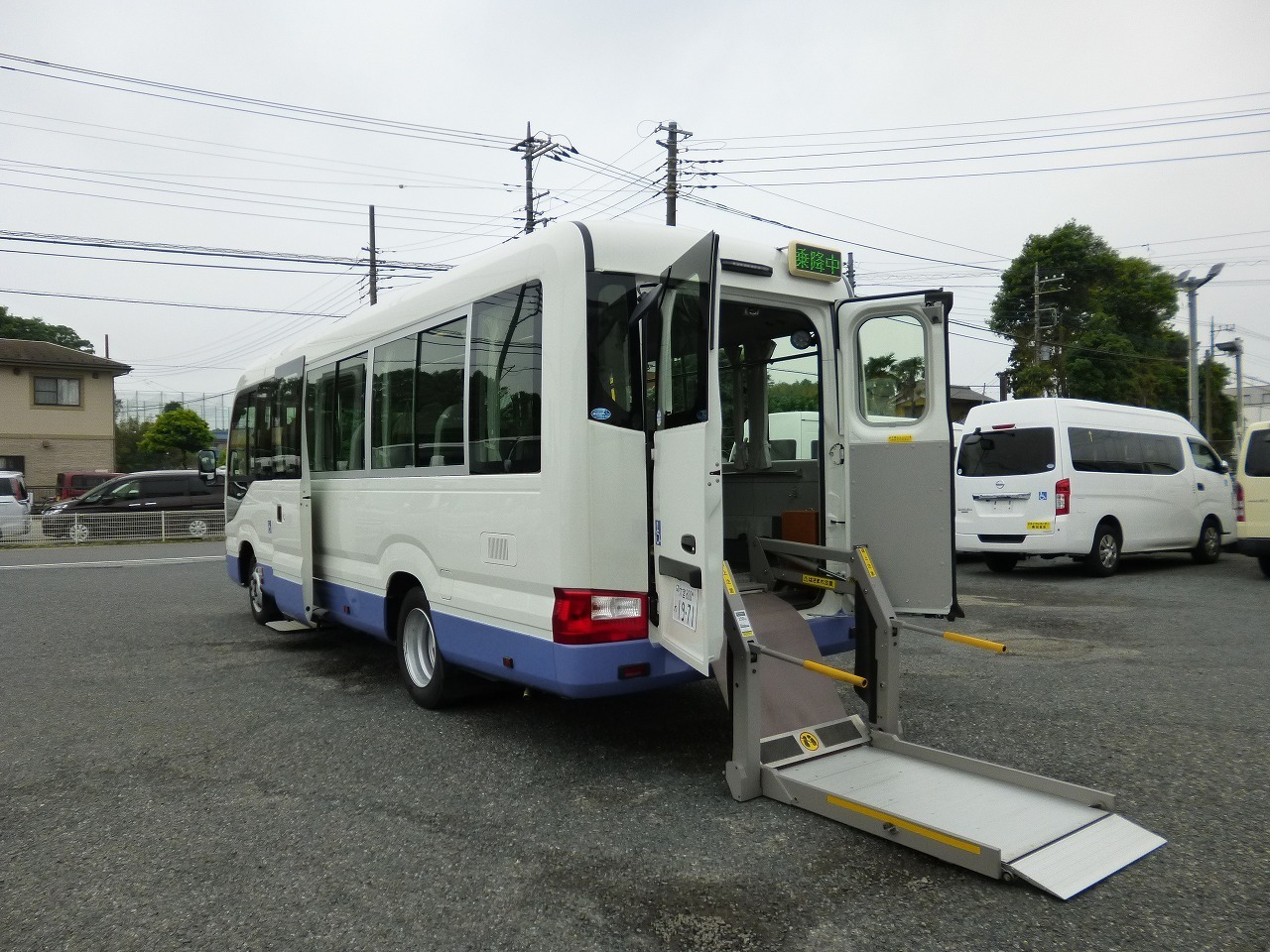 福祉車両　レンタカー　車椅子　リフト　キャラバン(1148)