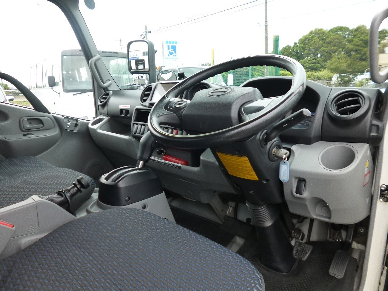 トラック レンタカー ダイナ　2トン(4760)
