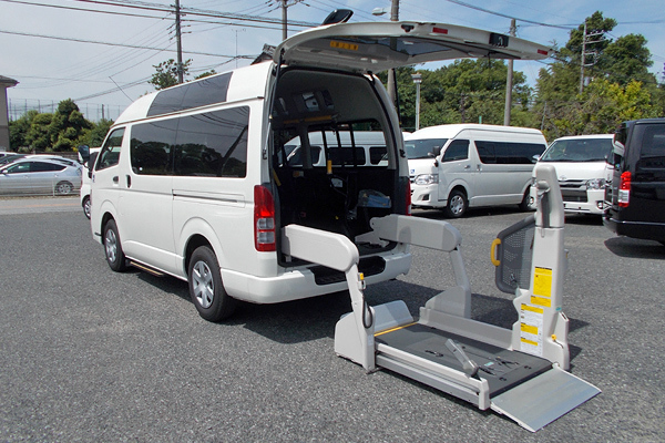 福祉車両　レンタカー　車椅子　リフト　ハイエース(1168)