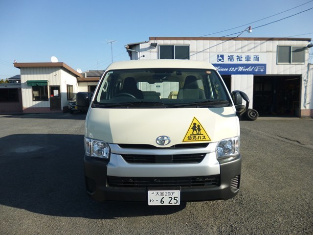 幼稚園バス・幼児バス レンタカー 中型 ハイエース(625)