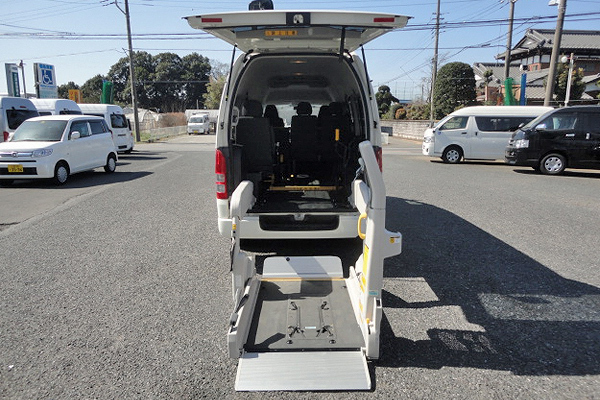 福祉車両　レンタカー　車椅子　リフト　ハイエース(745)