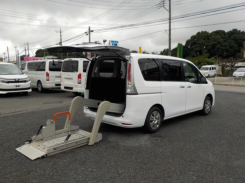 福祉車両　レンタカー　車椅子　リフト　セレナ(1300)