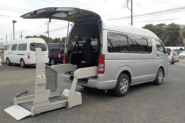 福祉車両　レンタカー　車椅子　リフト　ハイエース(1382)