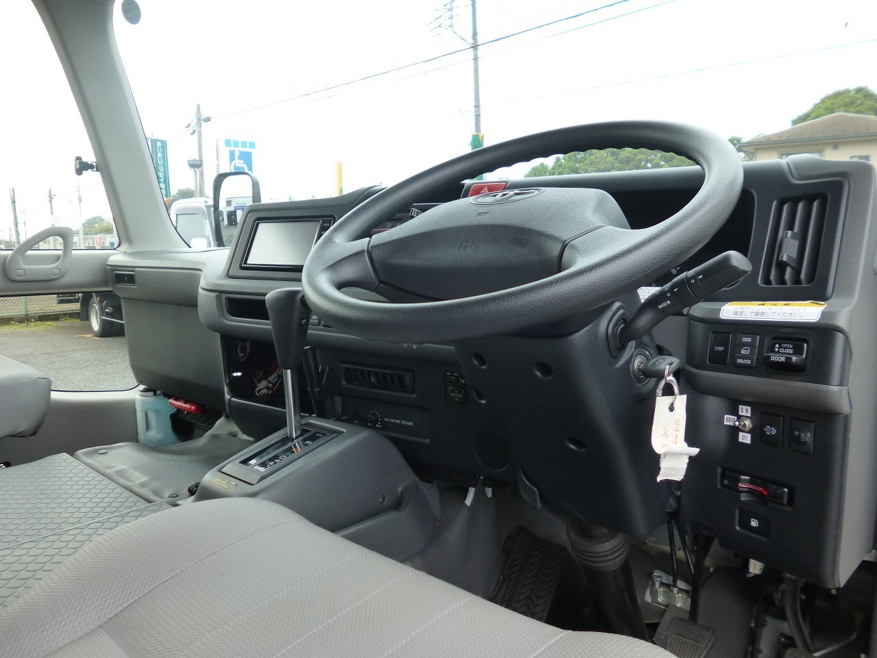 福祉車両　レンタカー　車椅子　リフト　キャラバン(1148)