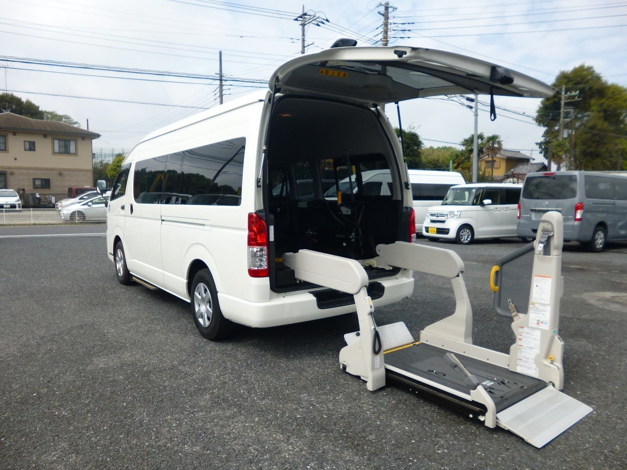 福祉車両　レンタカー　車椅子　リフト　ハイエース(1159)