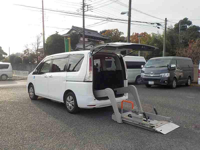 福祉車両　レンタカー　車椅子　リフト　セレナ(1339)