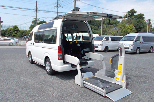 福祉車両　レンタカー　車椅子　リフト　ハイエース(1170)