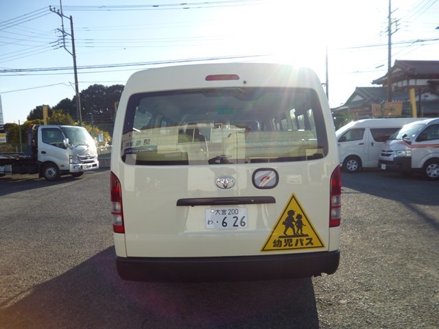 幼稚園バス・幼児バス レンタカー 中型 ハイエース(626)