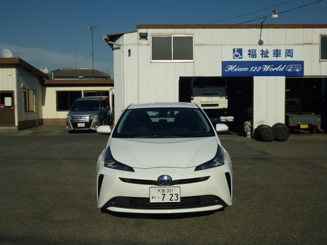 プリウス レンタカー ハイブリッド 4ドアセダン(723)