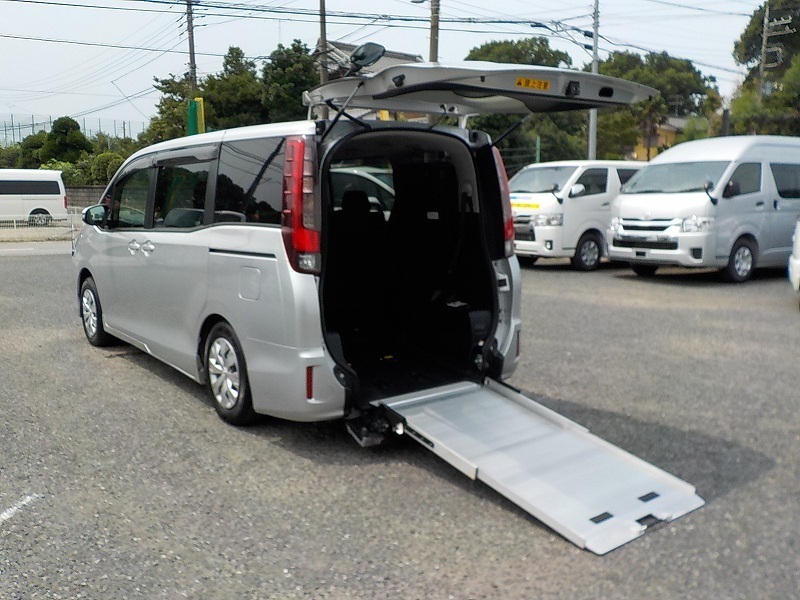 福祉車両 レンタカー 車椅子スロープ ミニバン ノア(7857)