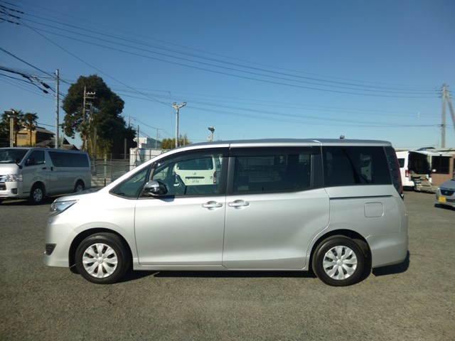 ワゴン車 1BOX レンタカー 8人乗り VOXY(2448)