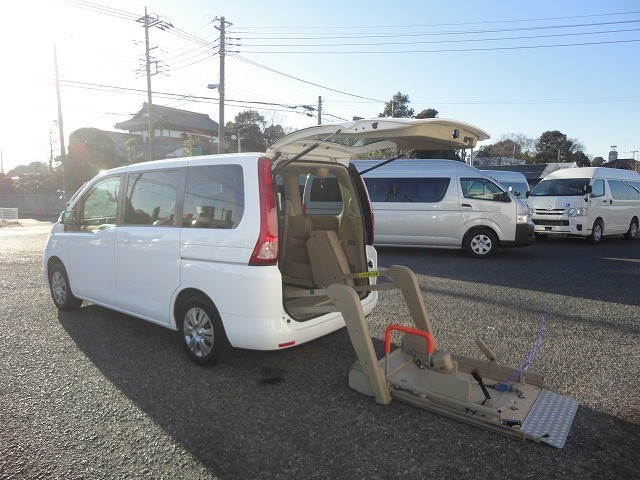 福祉車両　レンタカー　車椅子　リフト　セレナ(1039)