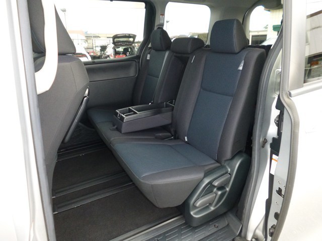 ワゴン車 1BOX レンタカー 8人乗り ノア(8386)