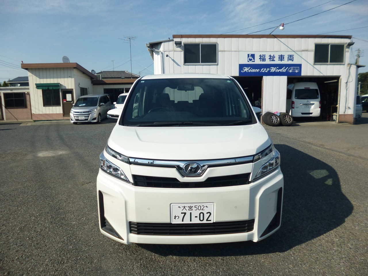 ワゴン車 1BOX レンタカー 8人乗り VOXY(7102)
