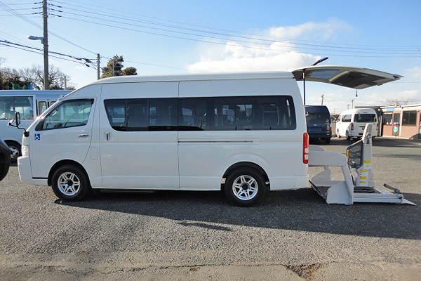 福祉車両　レンタカー　車椅子　リフト　ハイエース(819)