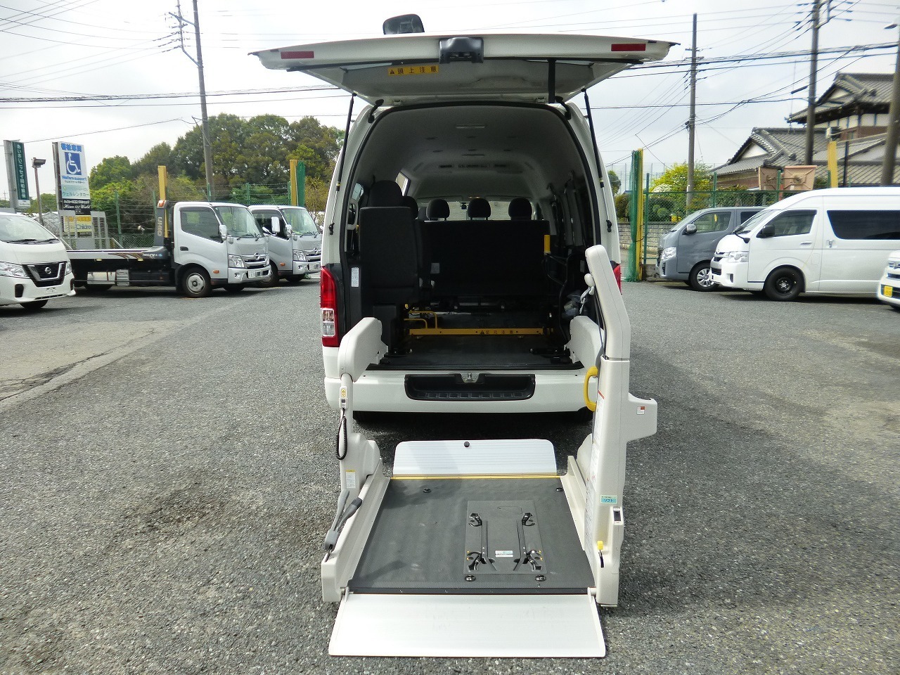福祉車両　レンタカー　車椅子　リフト　ハイエース(1159)