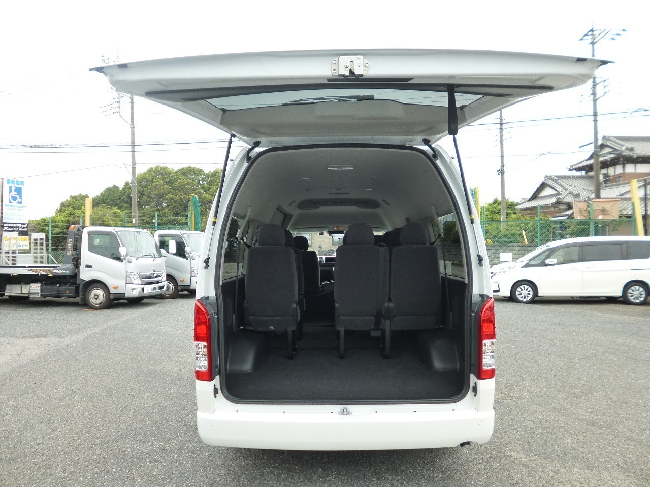 ワゴン車 1BOX レンタカー 10人乗り ハイエース(5120)