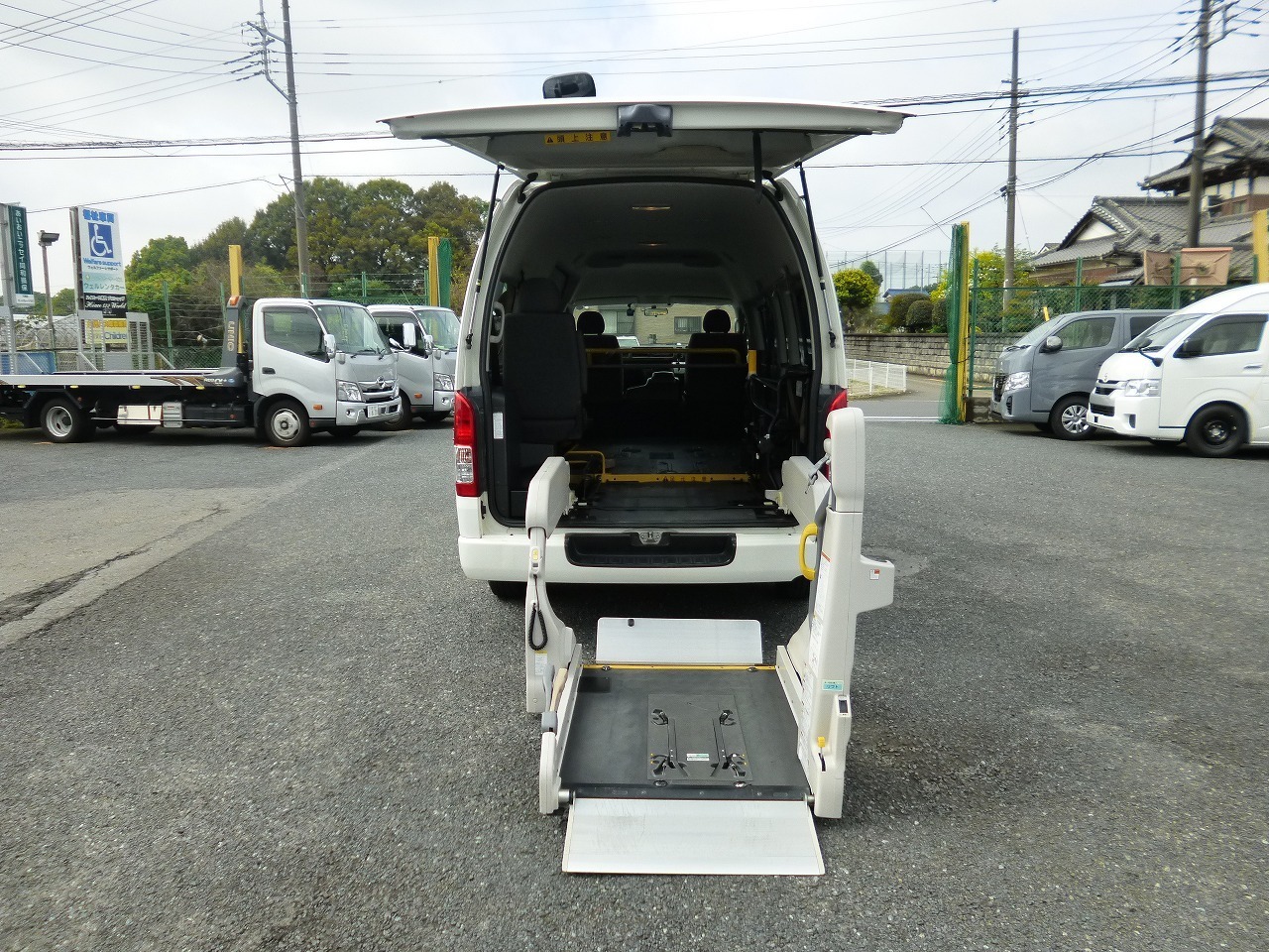 福祉車両　レンタカー　車椅子　リフト　ハイエース(1159)