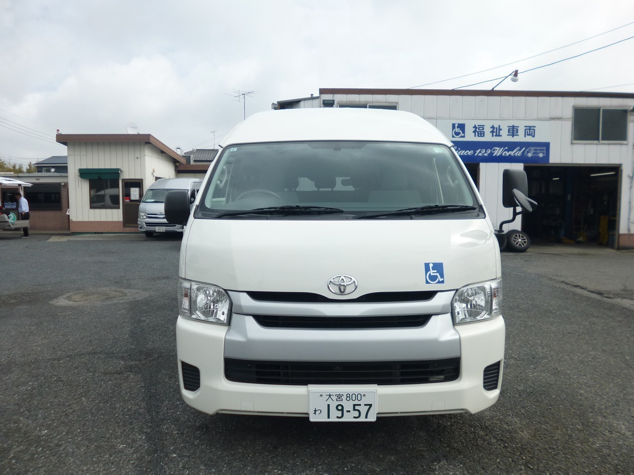 福祉車両　レンタカー　車椅子　リフト　ハイエース(1159)