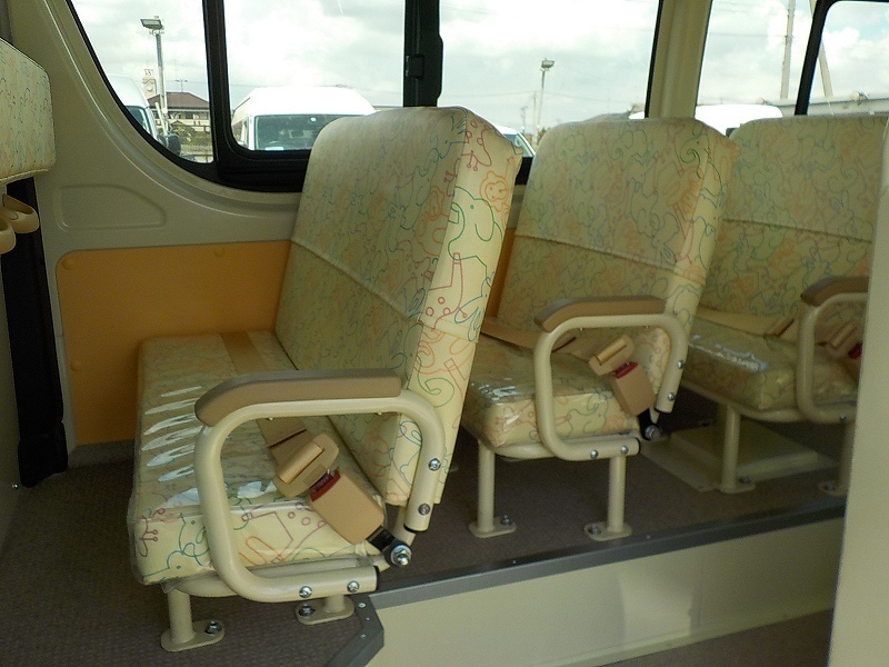 幼稚園バス・幼児バス レンタカー 中型 ハイエース(288)