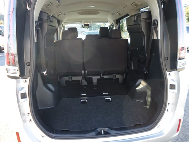 ワゴン車 1BOX レンタカー 8人乗り VOXY(2448)