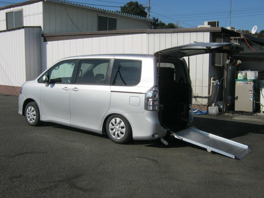 送迎用福祉車両 車椅子スロープ車 ミニバン 1万円 日 代車用格安レンタカー ウェルレンタカー 埼玉県